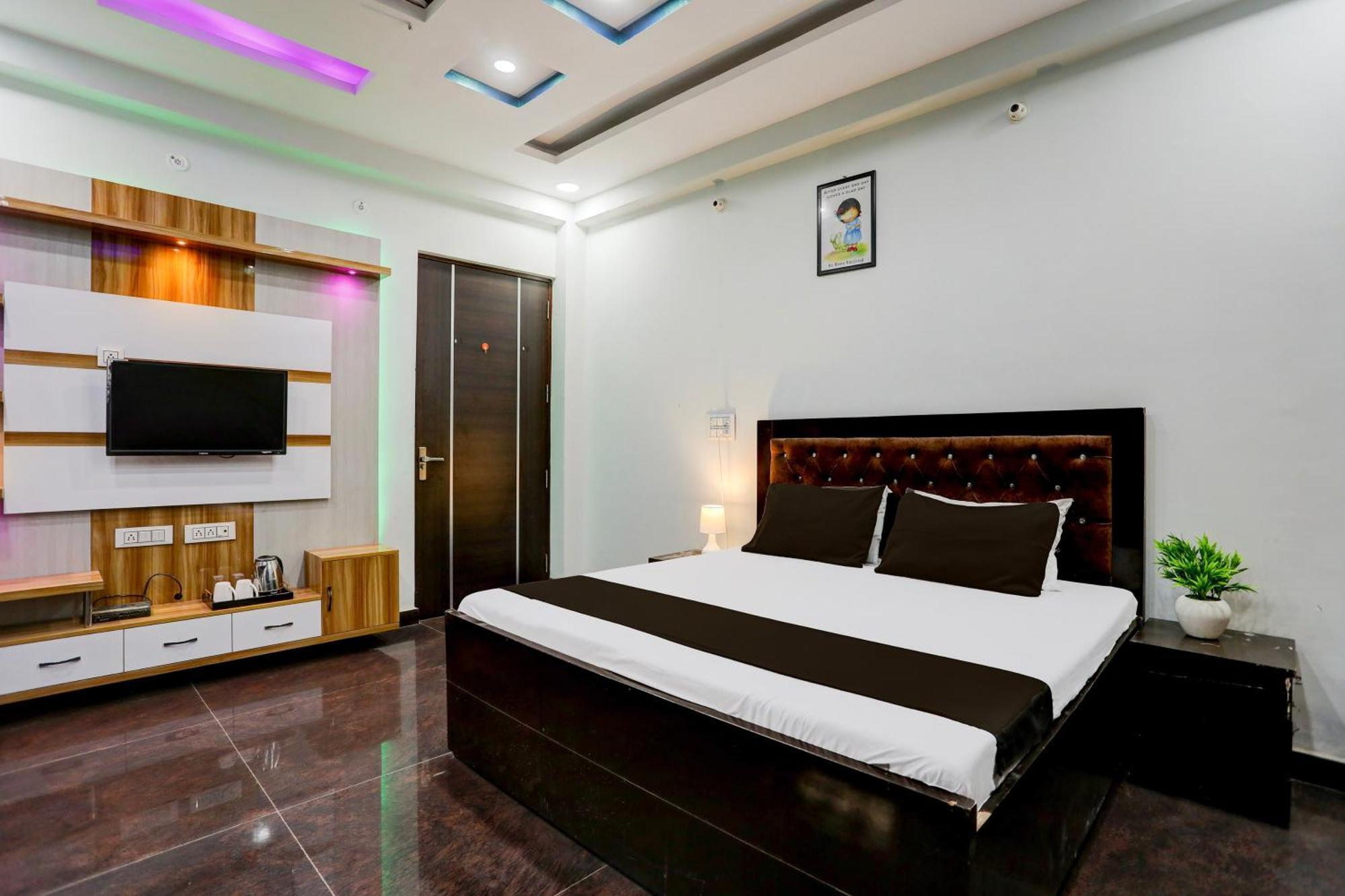 Hotel O Grand Epic Inn Ноида Екстериор снимка