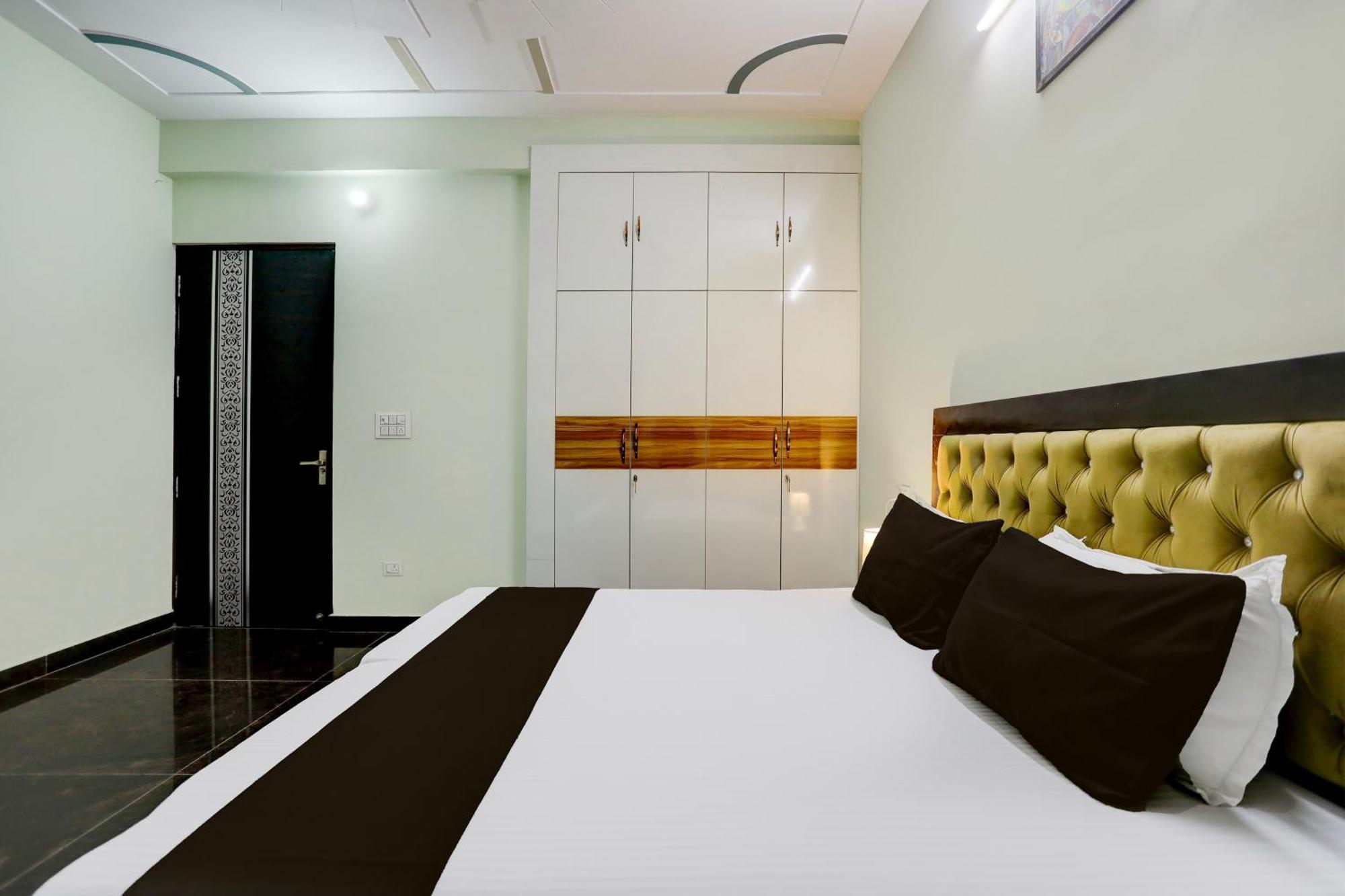 Hotel O Grand Epic Inn Ноида Екстериор снимка